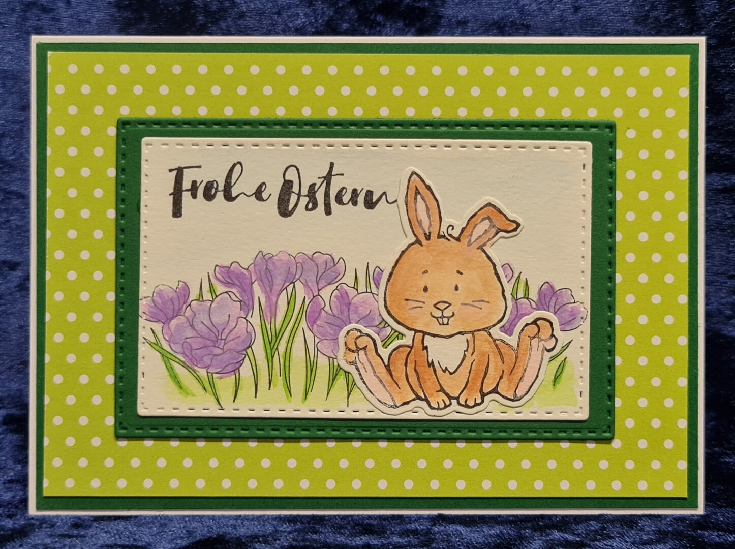 Hase in Blumen